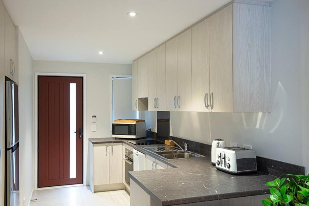 Home From Home City Apartment Крайстчёрч Экстерьер фото